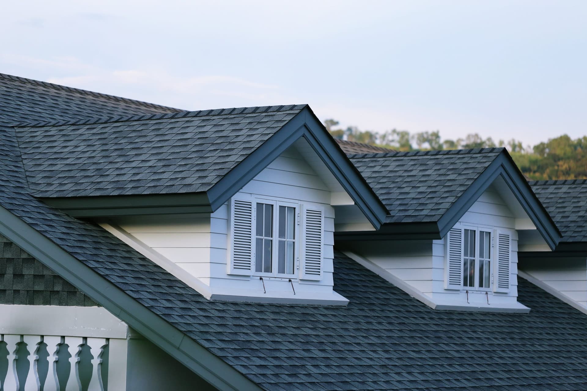 Roof with Asphalt Shingles