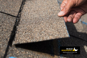What are the signs that Austin, TX homeowners need to call a roofing contractor immediately?