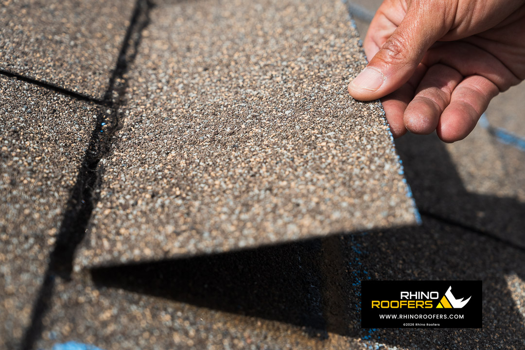 What are the signs that Austin, TX homeowners need to call a roofing contractor immediately?
